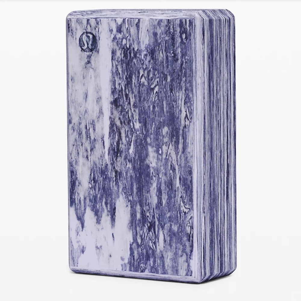 New • Lululemon Lift and Lengthen Yoga Block
